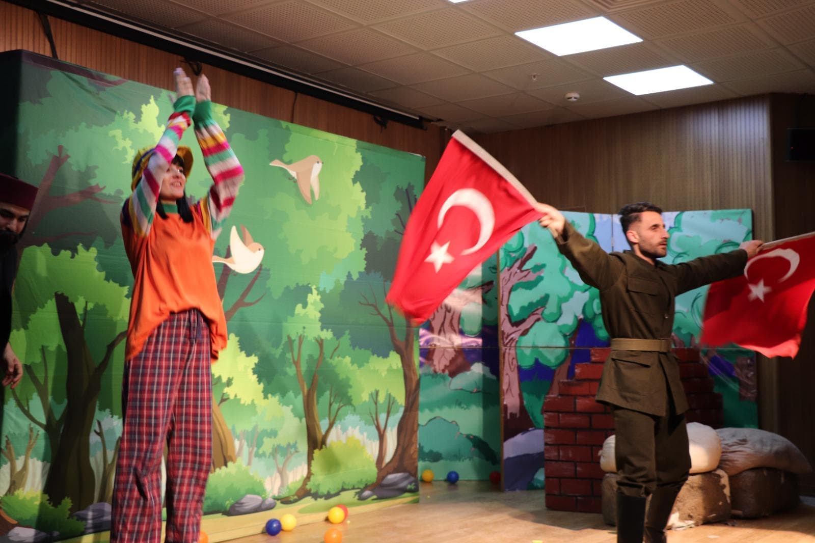 Çocuk tiyatrosu sahnesi